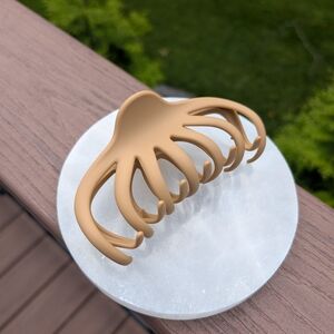 Large Matte Tan Claw Clip – Neutral Hair Accessory for Thick or Curly Hair